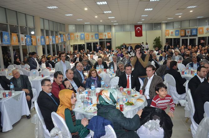 Spor Bakanının Katılımı ile Ak Parti Akhisar Teşkilatı STK ve Muhtarlar İle Buluştu